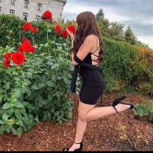 Comes with scarf thing